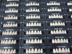 Зубы акриловые 2-х слойные Kaili (гарнитур 28 зубов), HUGE DENTAL